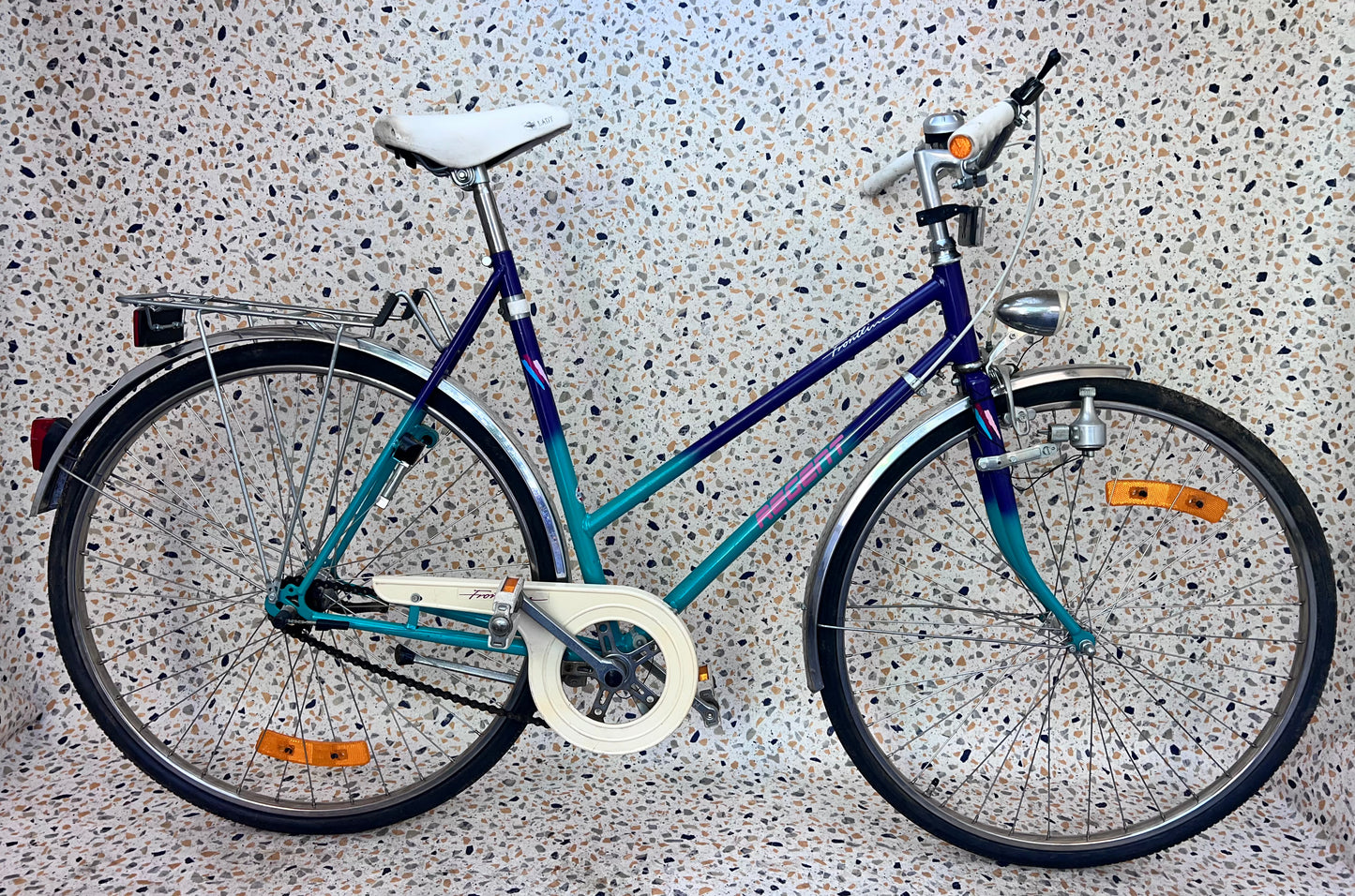 Regent Frontline, 26", 3 vxl
