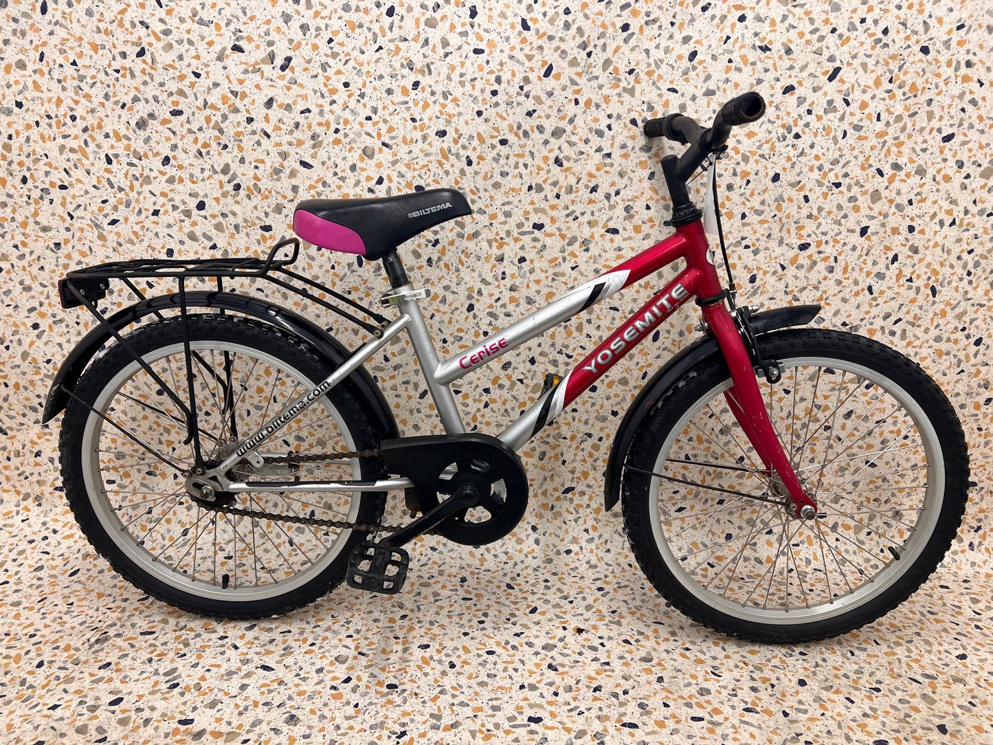Yosemite Cerise, 20"